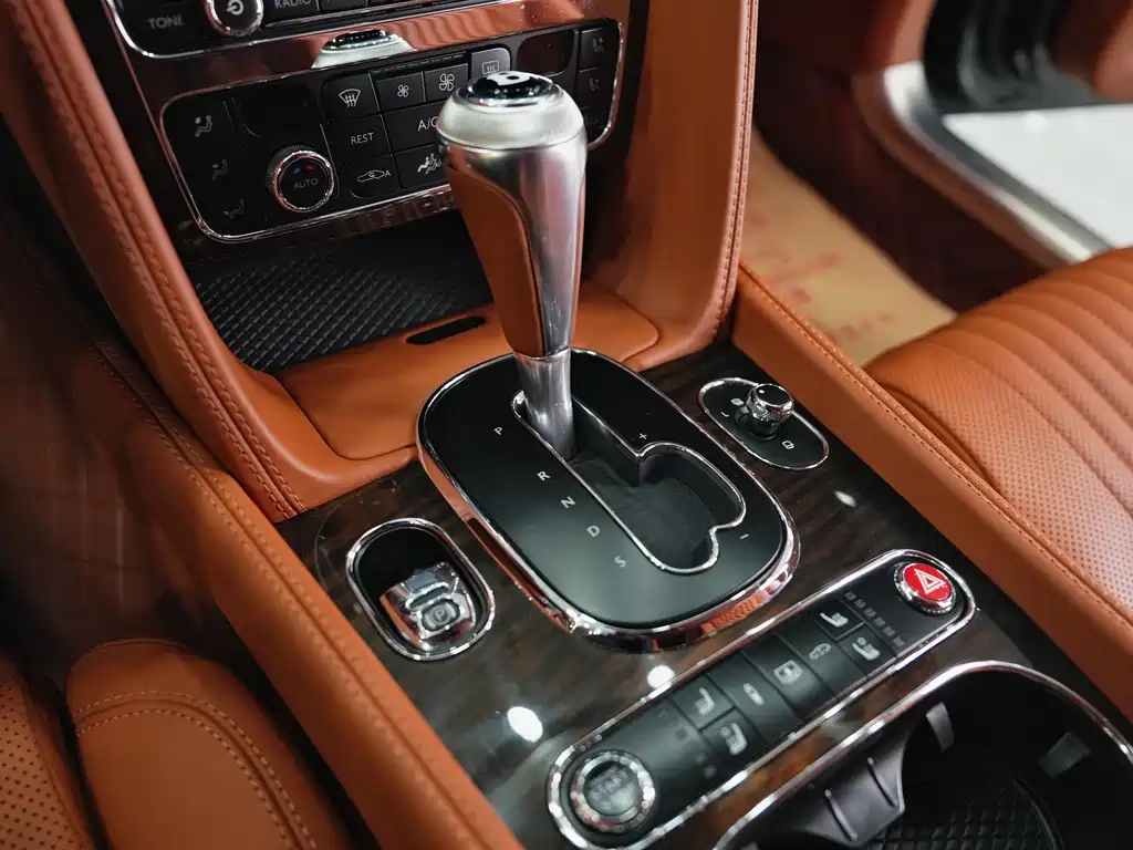 Bentley Flying Spur 2017 — фото 21