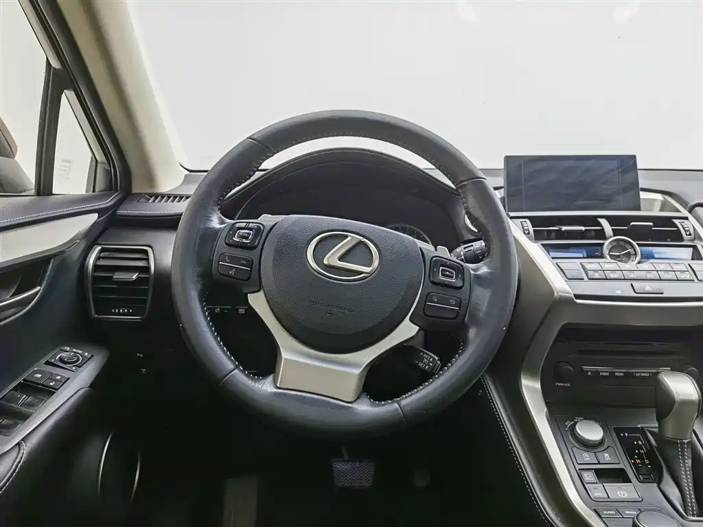 Lexus NX 2015 — фото 11