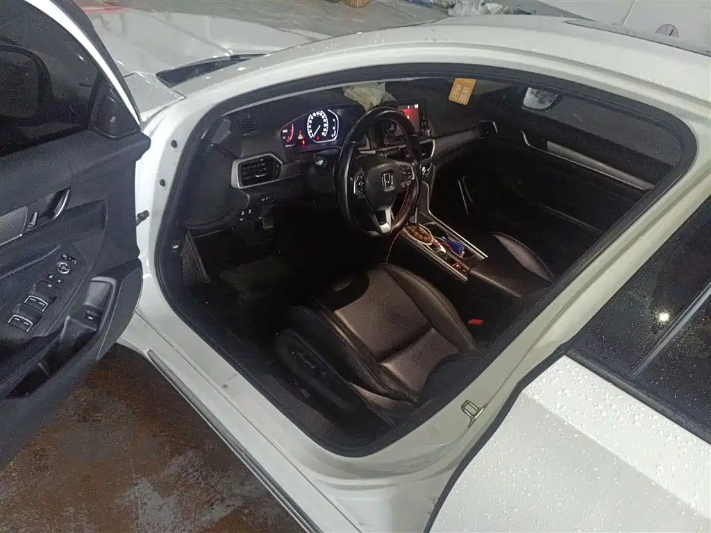 Honda Accord 2018 — фото 14