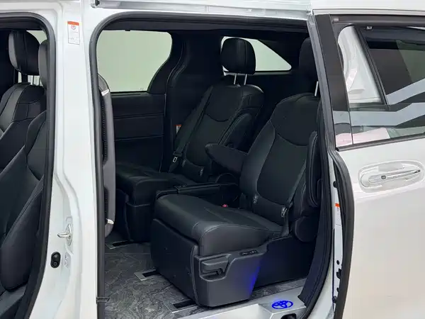 Toyota Granvia 2024