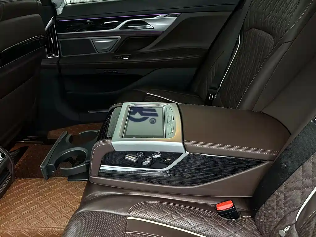 BMW 7 Series 2021 — фото 19