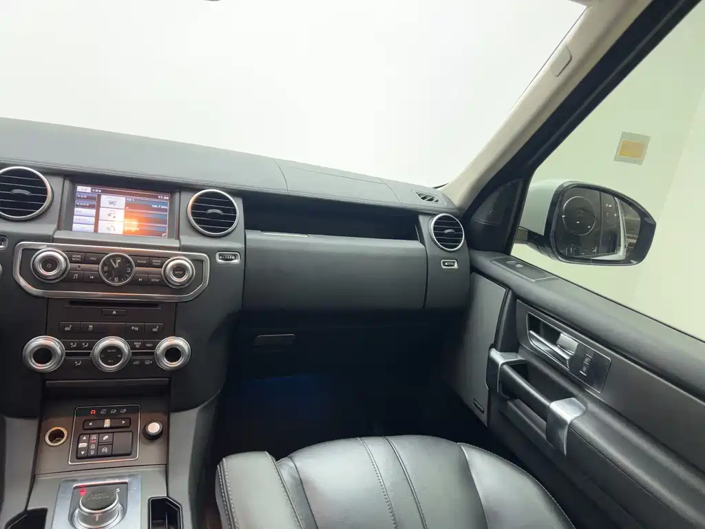 Land Rover Discovery 2015 — фото 13
