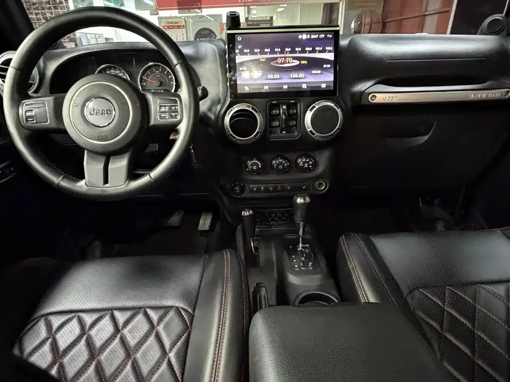 Jeep Wrangler 2012 — фото 7