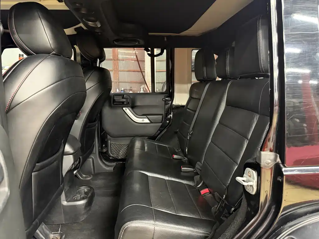 Jeep Wrangler 2012 — фото 19