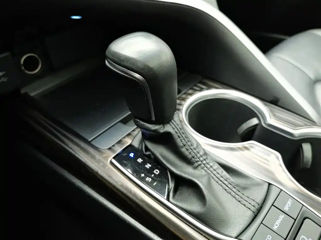 Toyota Camry 2020 — фото 13