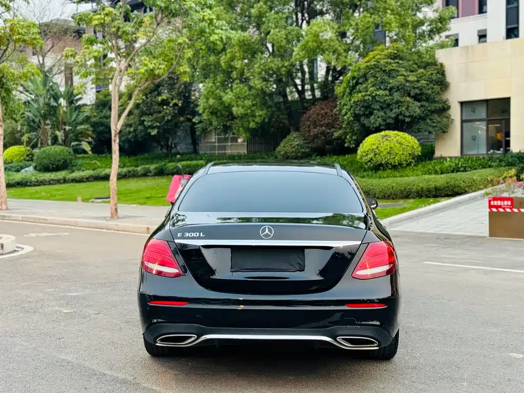 Mercedes-Benz E-Class 2019 — фото 15