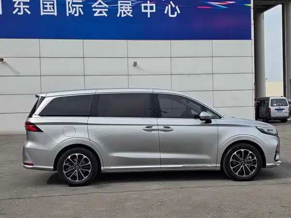 Roewe iMAX8 2022