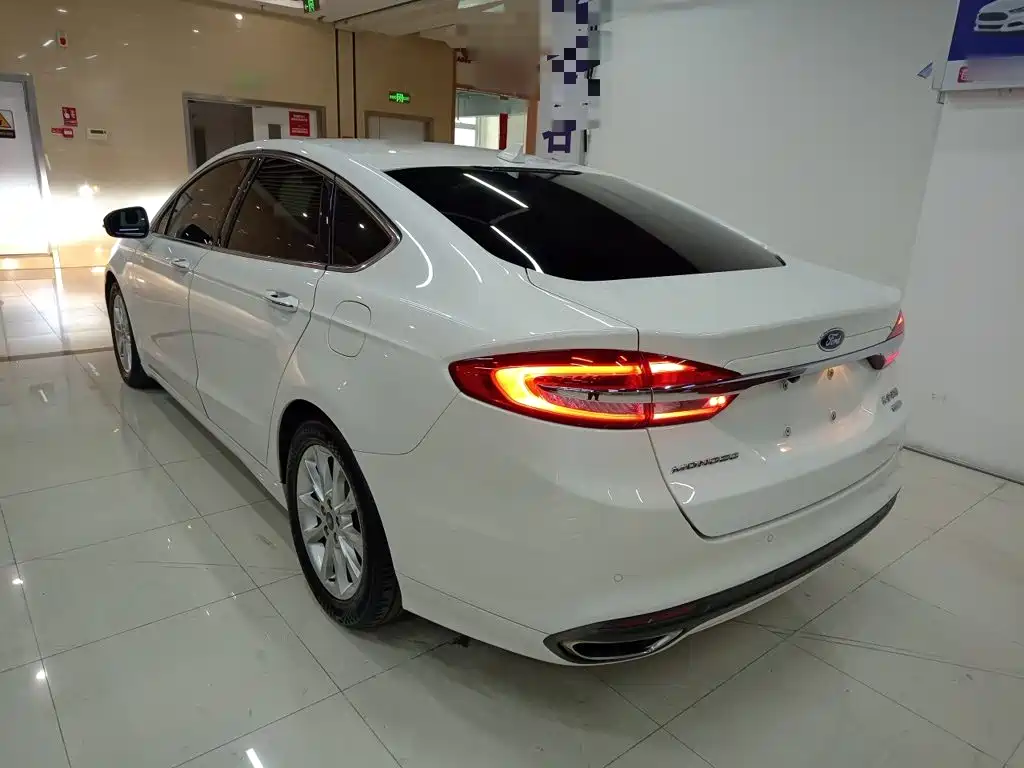 Ford Mondeo 2017 — фото 23