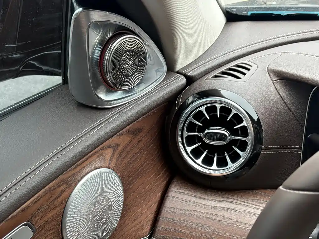 Mercedes-Benz E-Class 2023 — фото 11