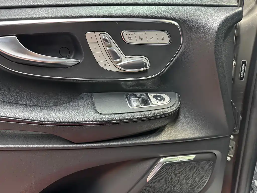 Mercedes-Benz V-Class 2018 — фото 13