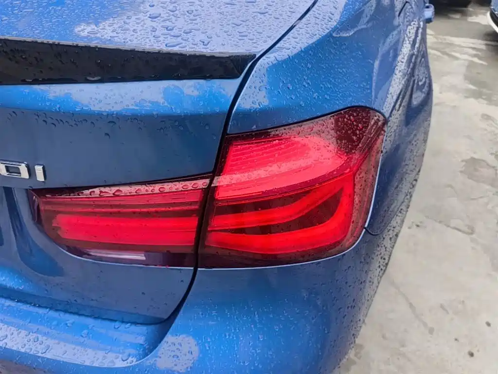 BMW 3 Series 2018 — фото 8