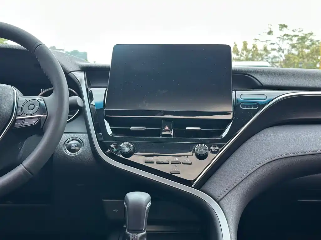 Toyota Camry 2022 — фото 18