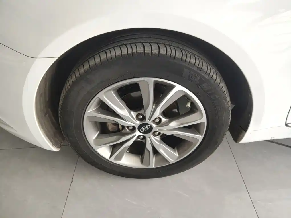 Hyundai Sonata 2015 — фото 25