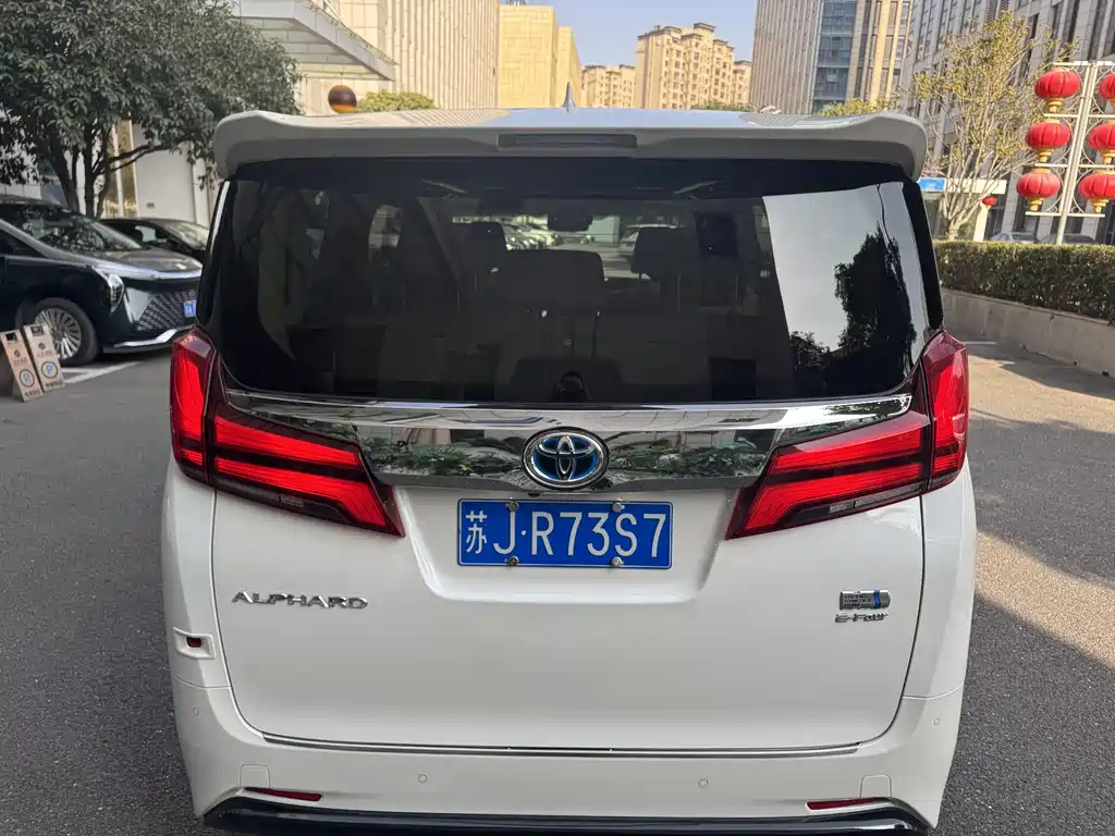 Toyota Alphard 2023 — фото 6