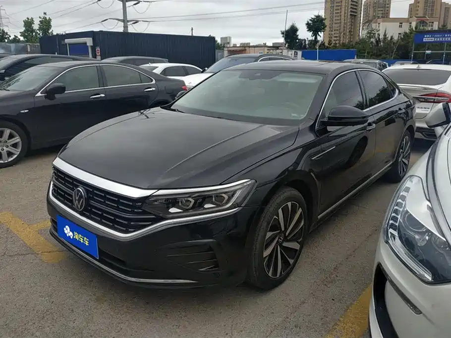 Volkswagen Passat 2023 — фото 1
