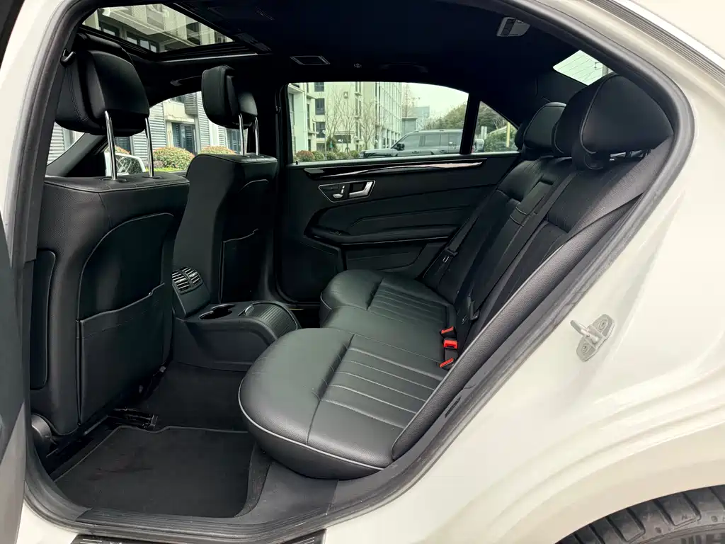 Mercedes-Benz E-Class 2015 — фото 10
