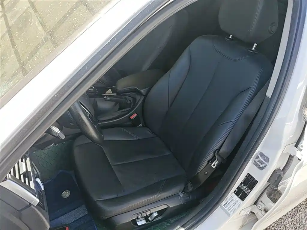 BMW 3 Series 2017 — фото 15