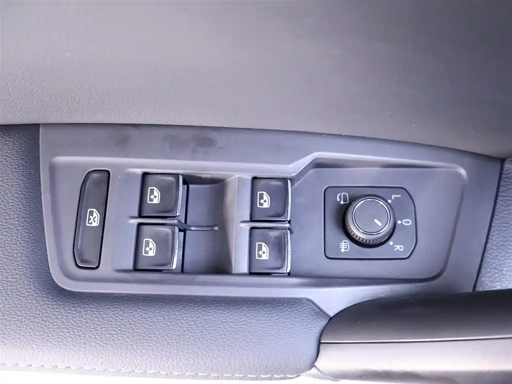 Volkswagen Tiguan L 2021 — фото 17