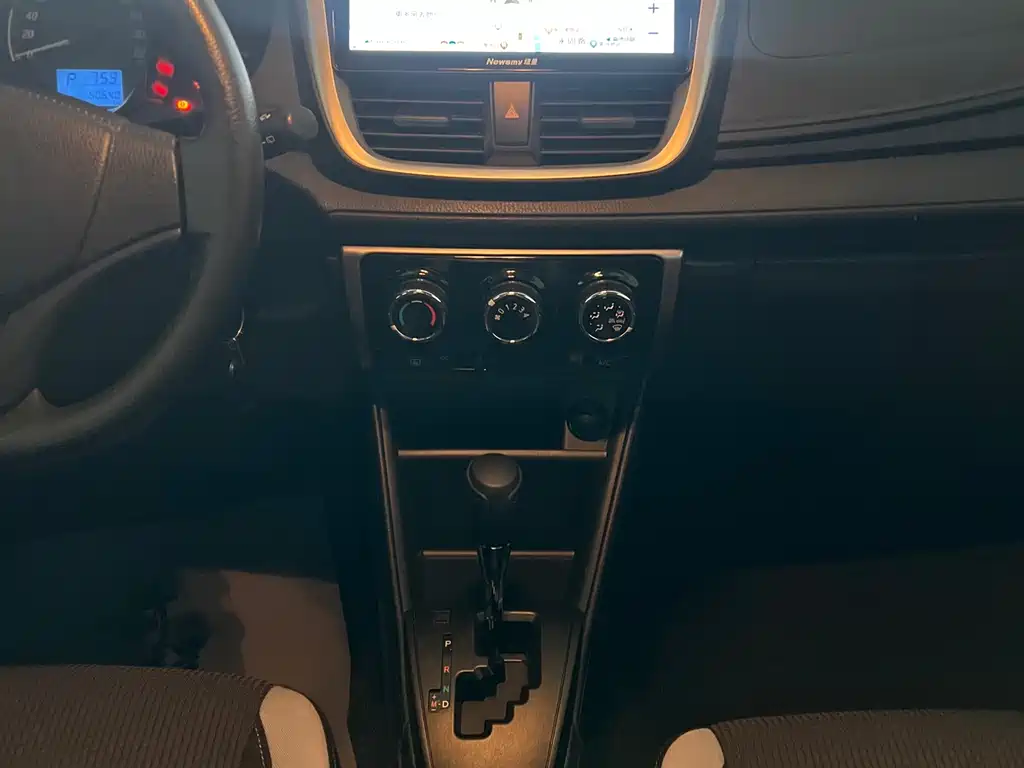 Toyota Yaris L 2020 — фото 13