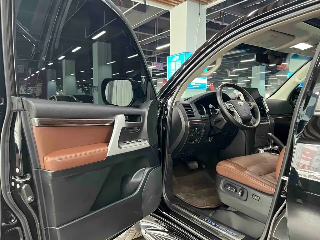 Toyota Land Cruiser 2019 — фото 4