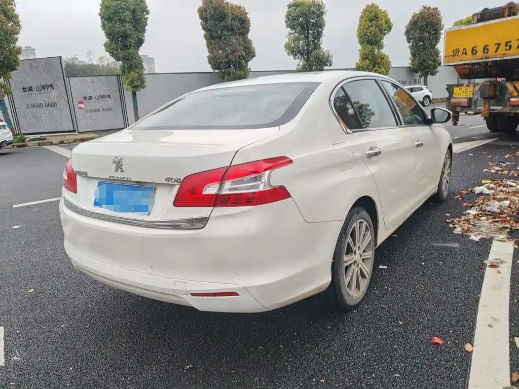 Peugeot 408 2015 — фото 17