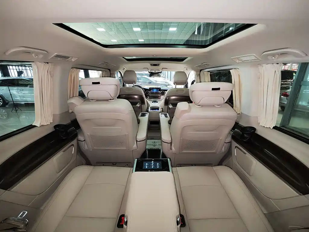 Mercedes-Benz V-Class 2021 — фото 13