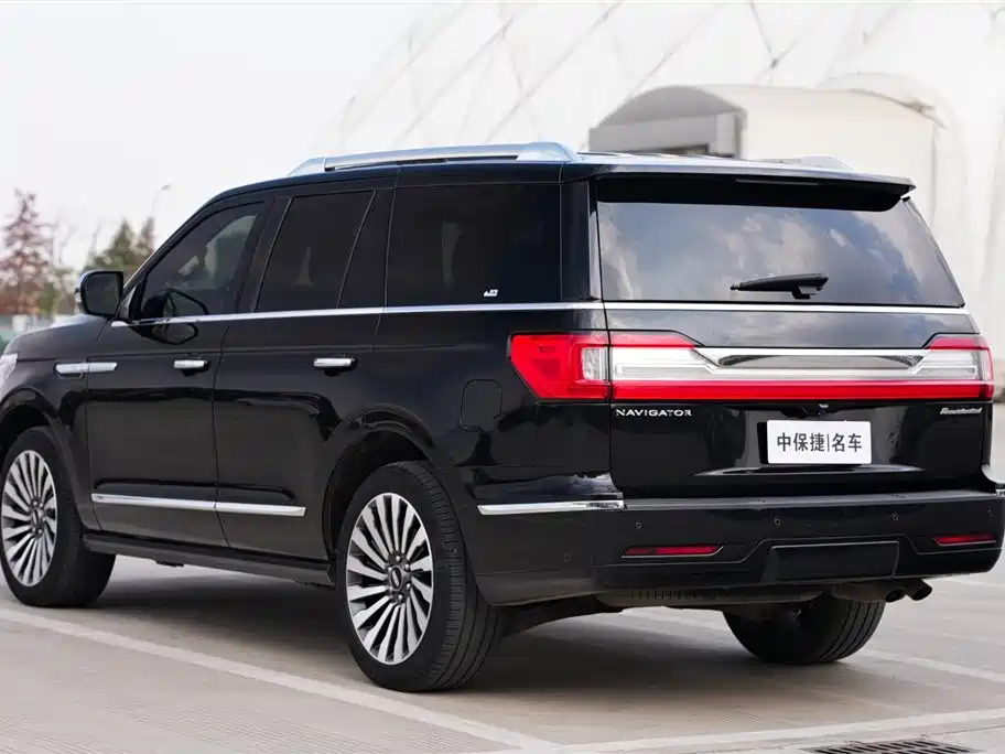 Lincoln Navigator 2019 — фото 25