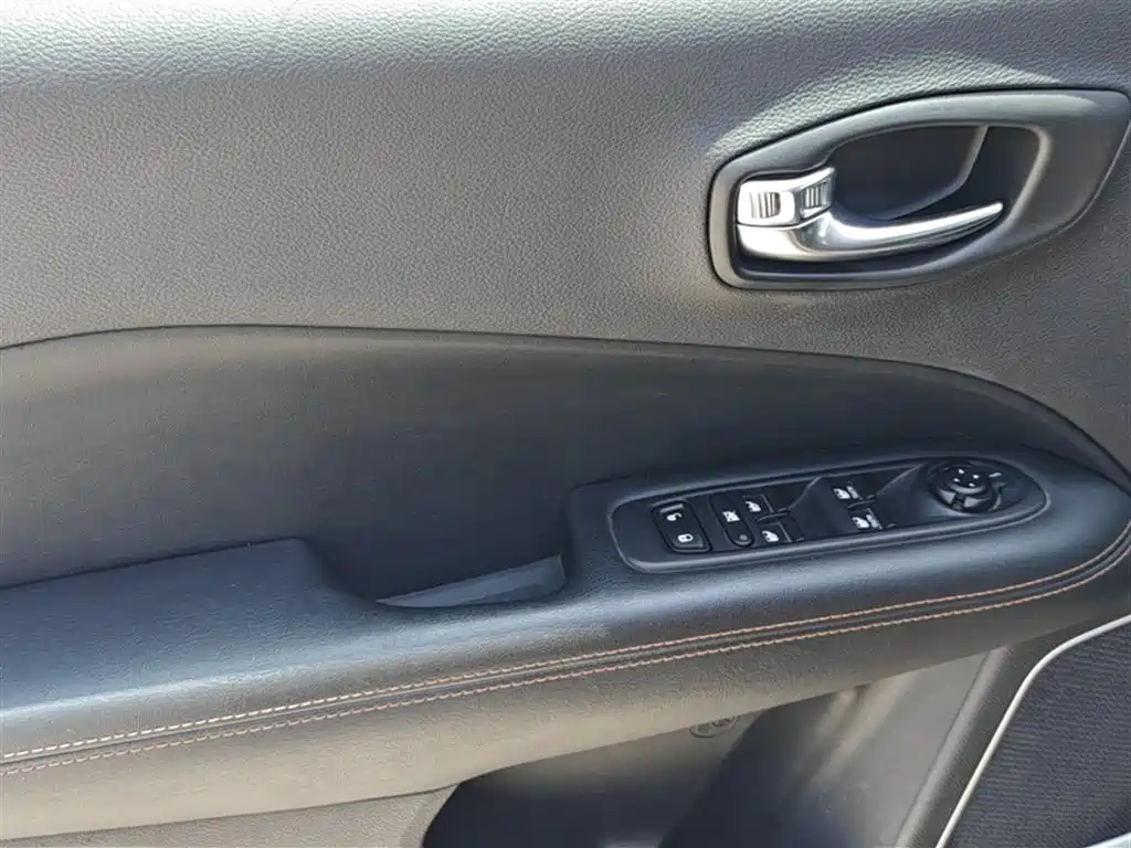 Jeep Compass 2020 — фото 14