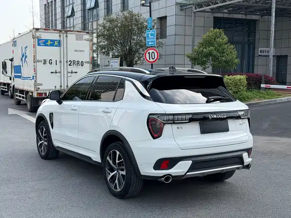 Lynk & Co 01 2017