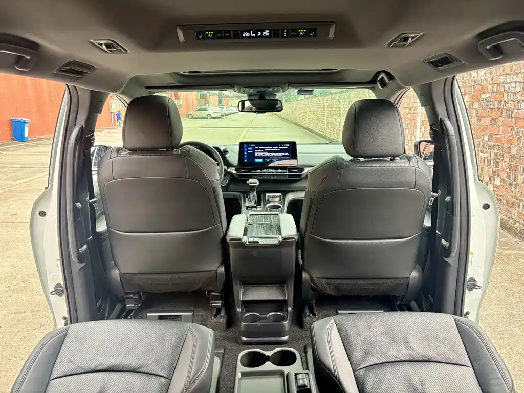 Toyota Sienna 2022 — фото 16