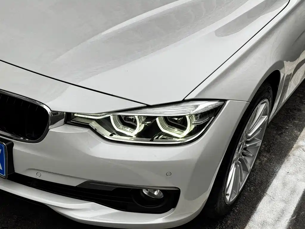 BMW 3 Series 2017 — фото 16