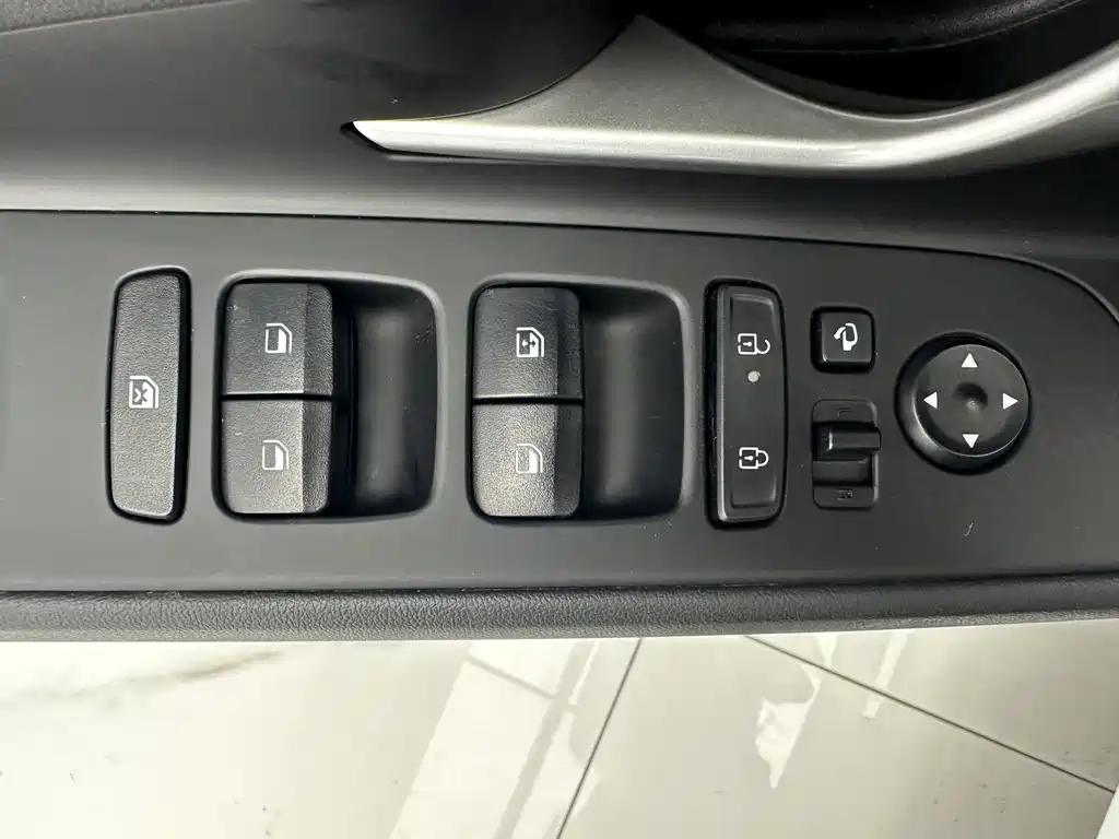 Hyundai Elantra 2023 — фото 12