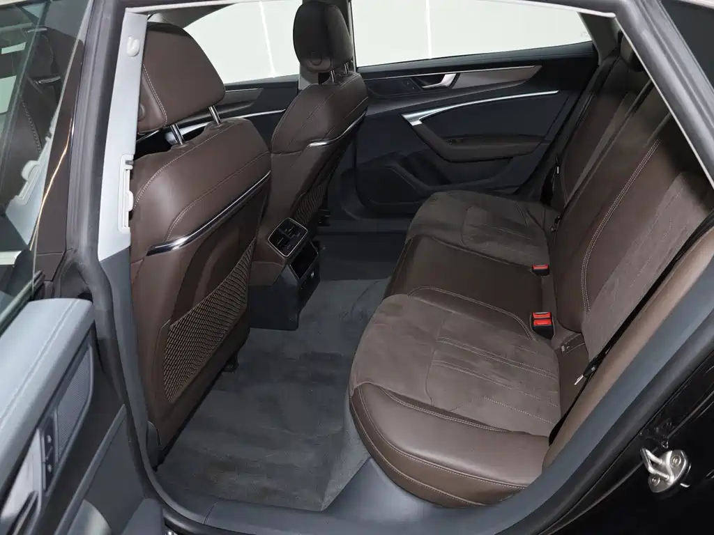 Audi A7L 2024 — фото 14