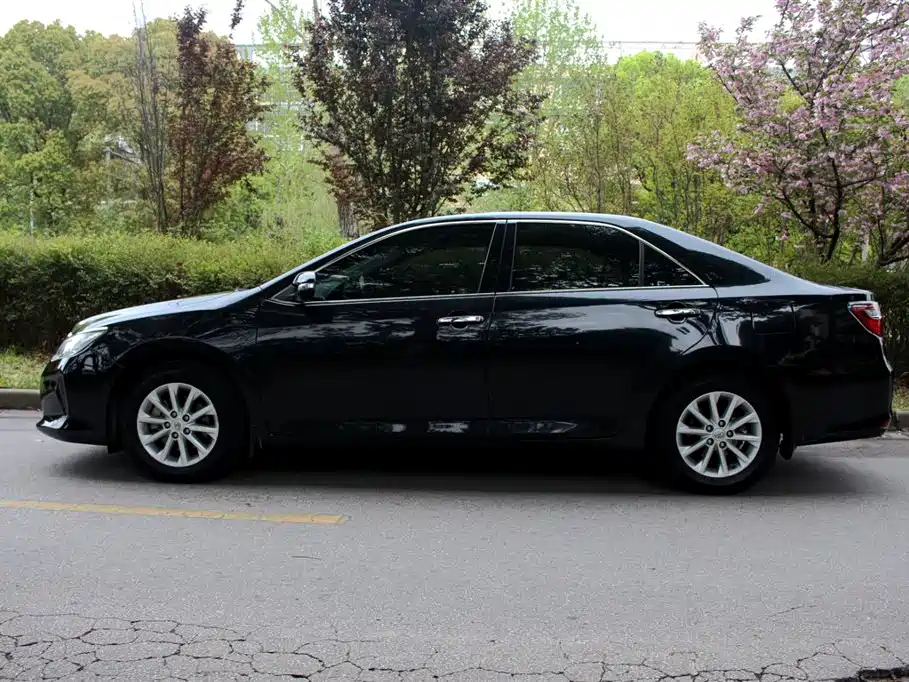 Toyota Camry 2017 — фото 4