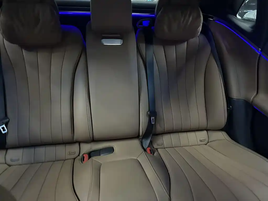 Mercedes-Benz E-Class 2025 — фото 16