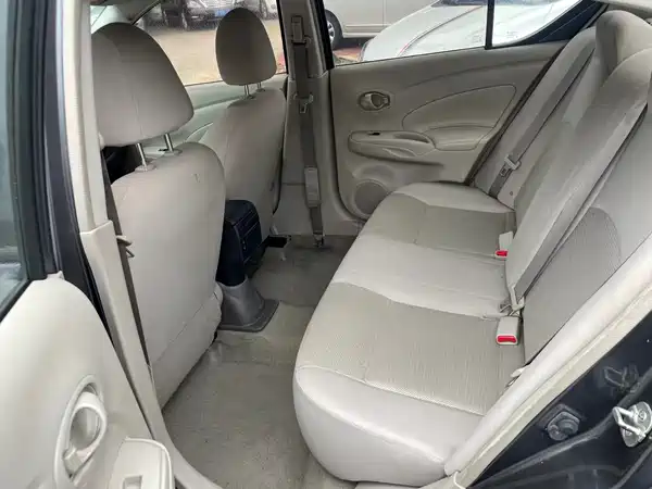Nissan Sunny 2015
