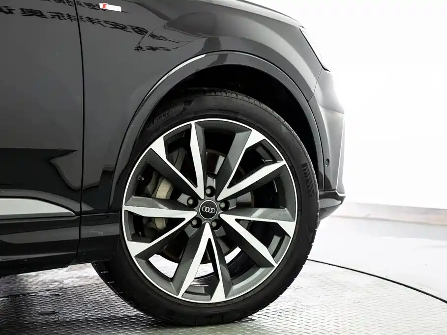 Audi Q7 2023 — фото 22