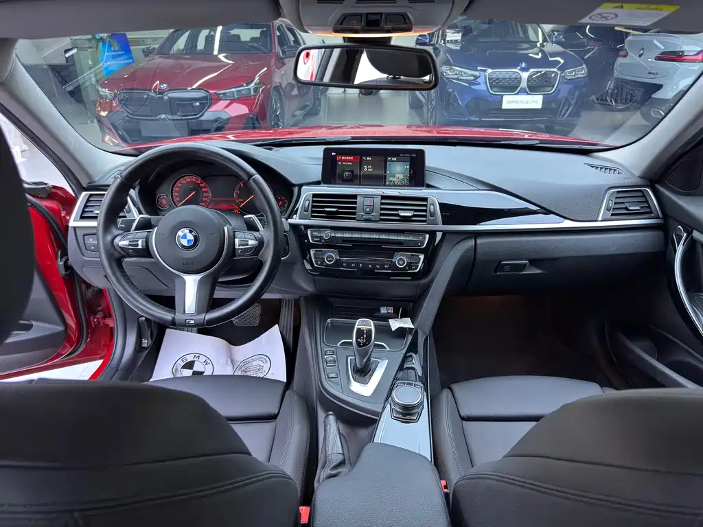 BMW 3 Series 2018 — фото 16