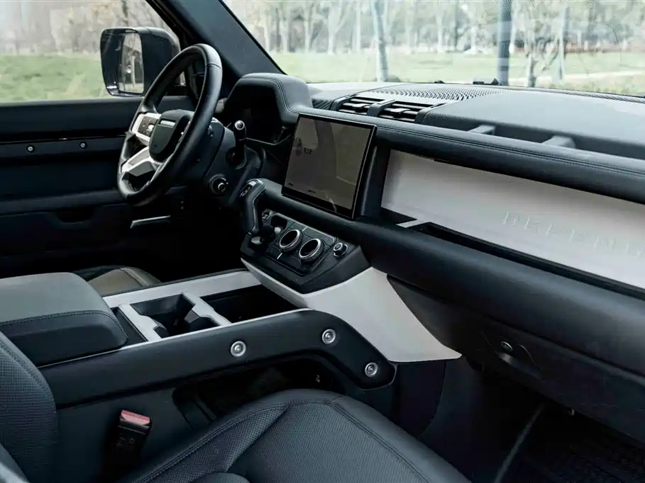 Land Rover Defender 2025 — фото 14