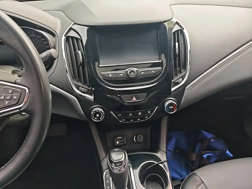 Chevrolet Cruze 2018 — фото 13