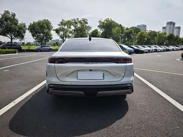 BYD Han L 2025