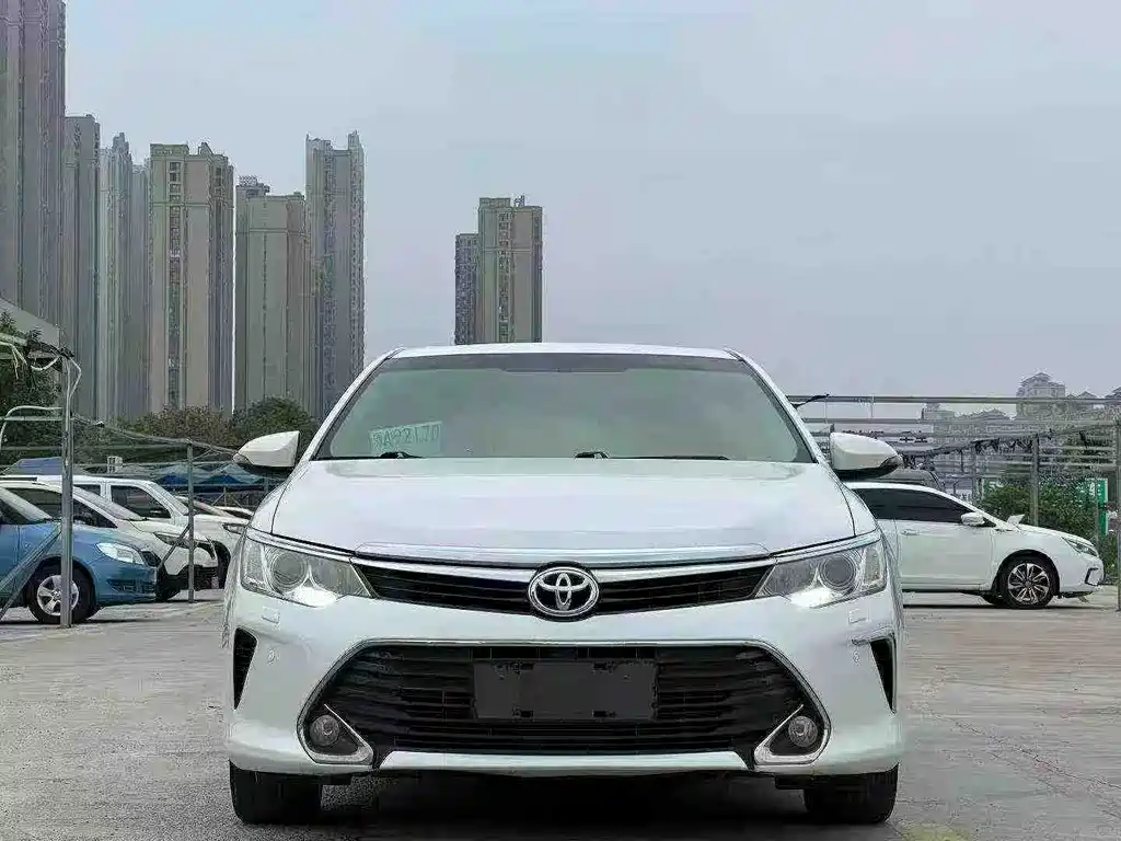 Toyota Camry 2017 — фото 2