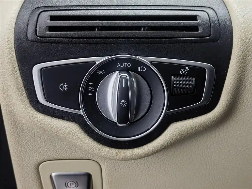 Mercedes-Benz V-Class 2020 — фото 21