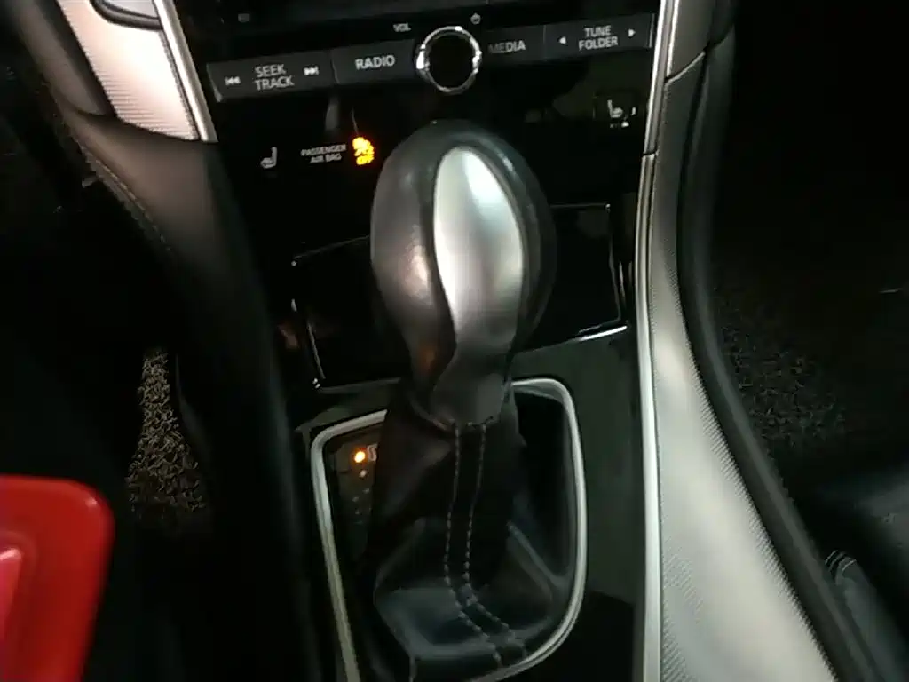 Infiniti Q50L 2015 — фото 14