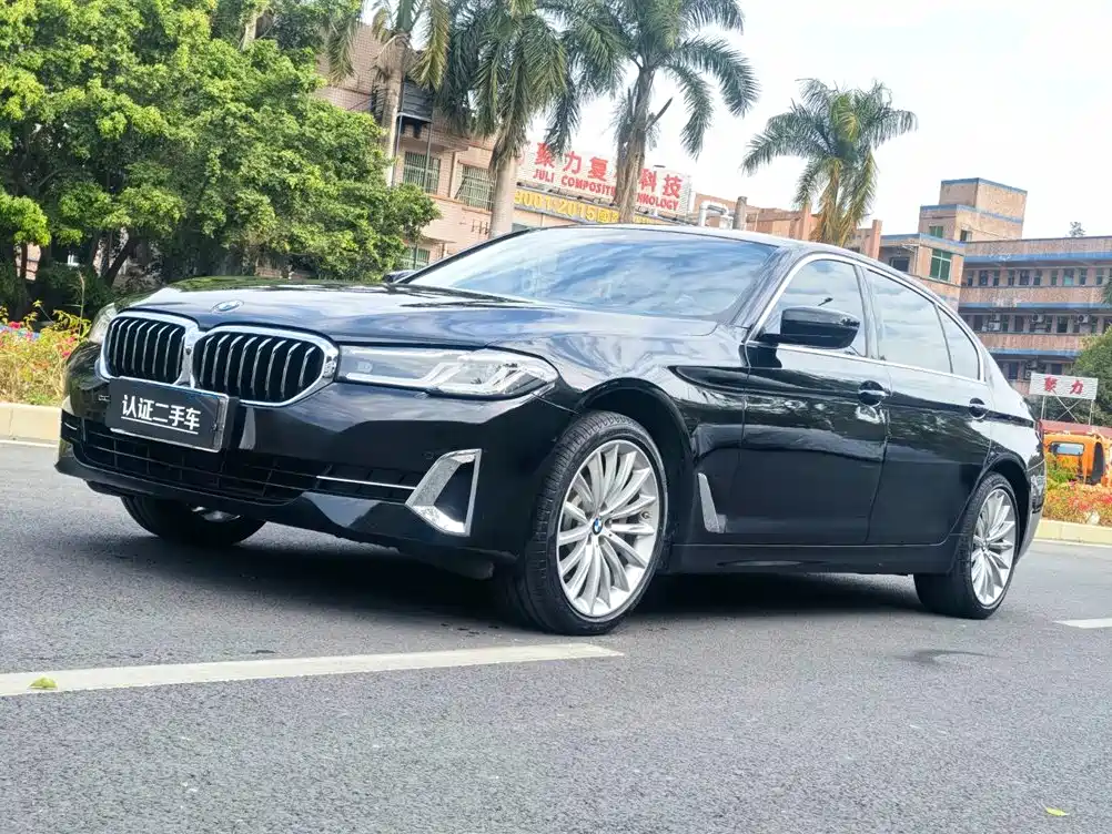 BMW 5 Series 2022 — фото 1