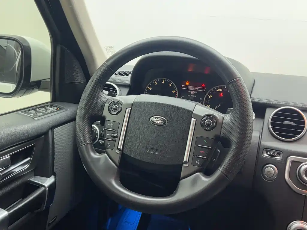 Land Rover Discovery 2015 — фото 11