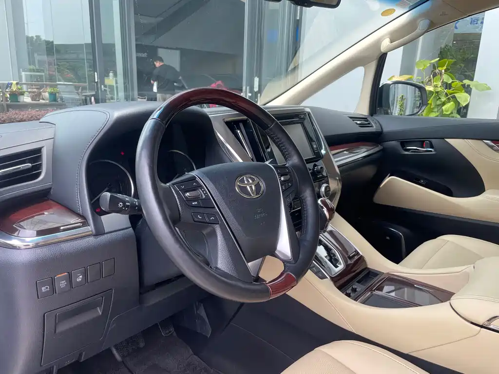 Toyota Alphard 2018 — фото 6
