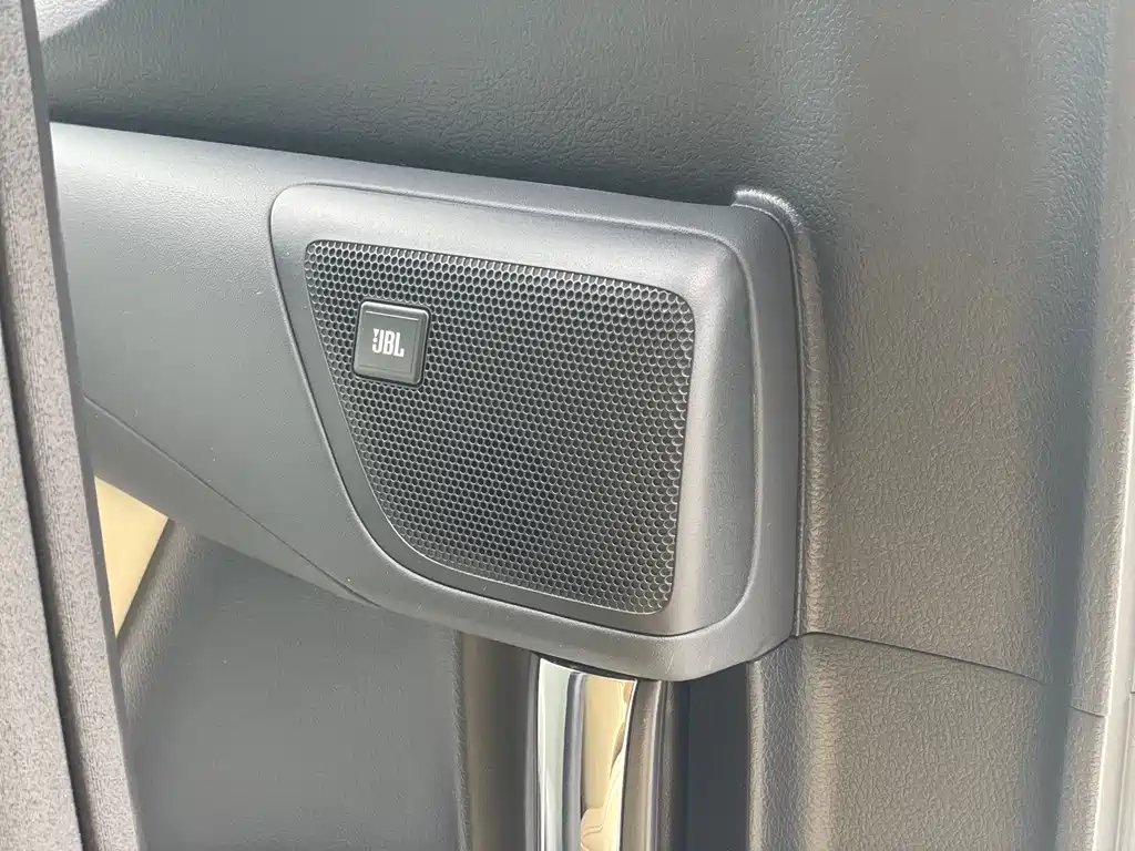 Toyota Alphard 2018 — фото 15