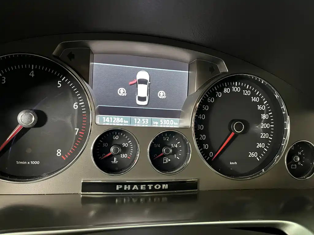 Volkswagen Phaeton 2015 — фото 11