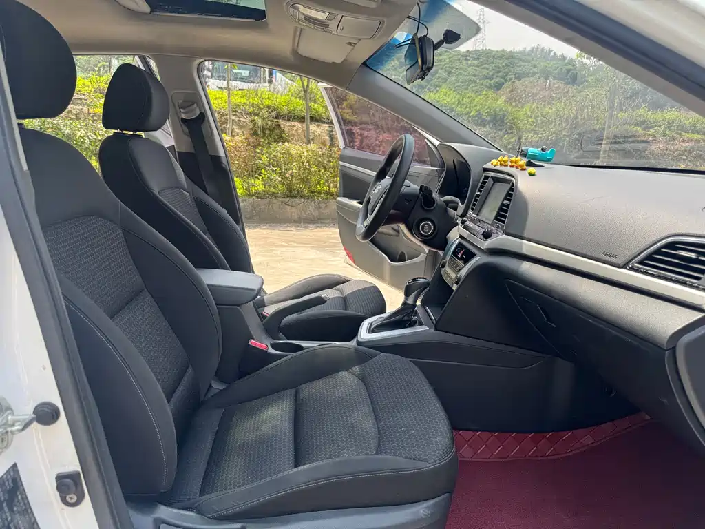 Hyundai Elantra 2016 — фото 13